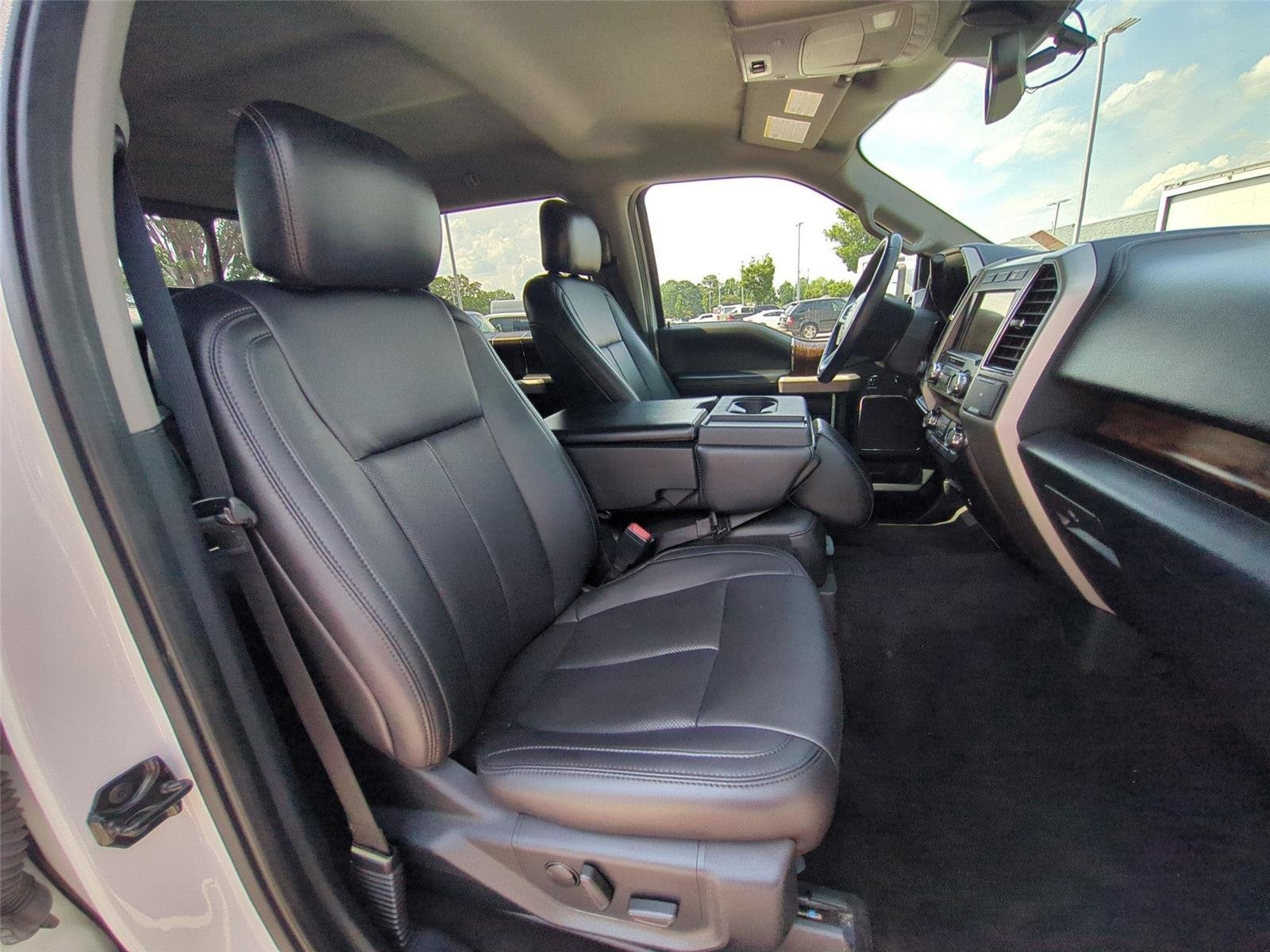 Used 2020 Oxford White Ford LARIAT image 38