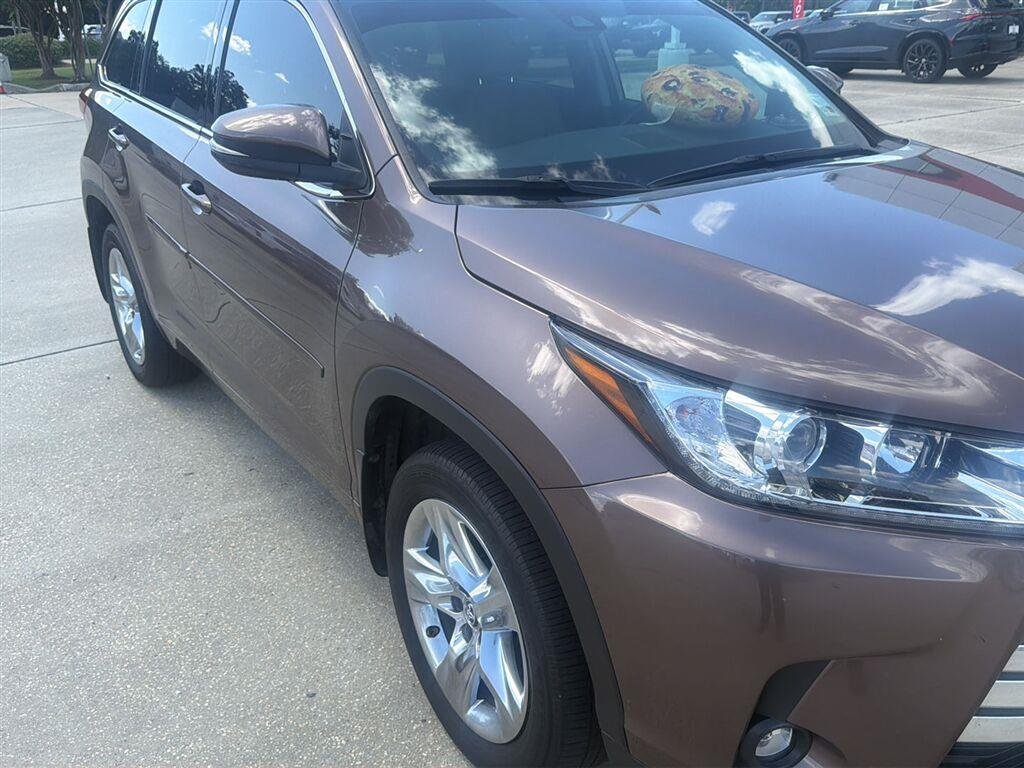 Used 2019 Toasted Walnut Pearl Toyota Limited image 1