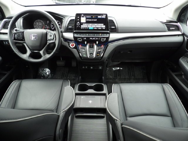 Certified Used 2025 Solar Silver Metallic Honda Touring image 22