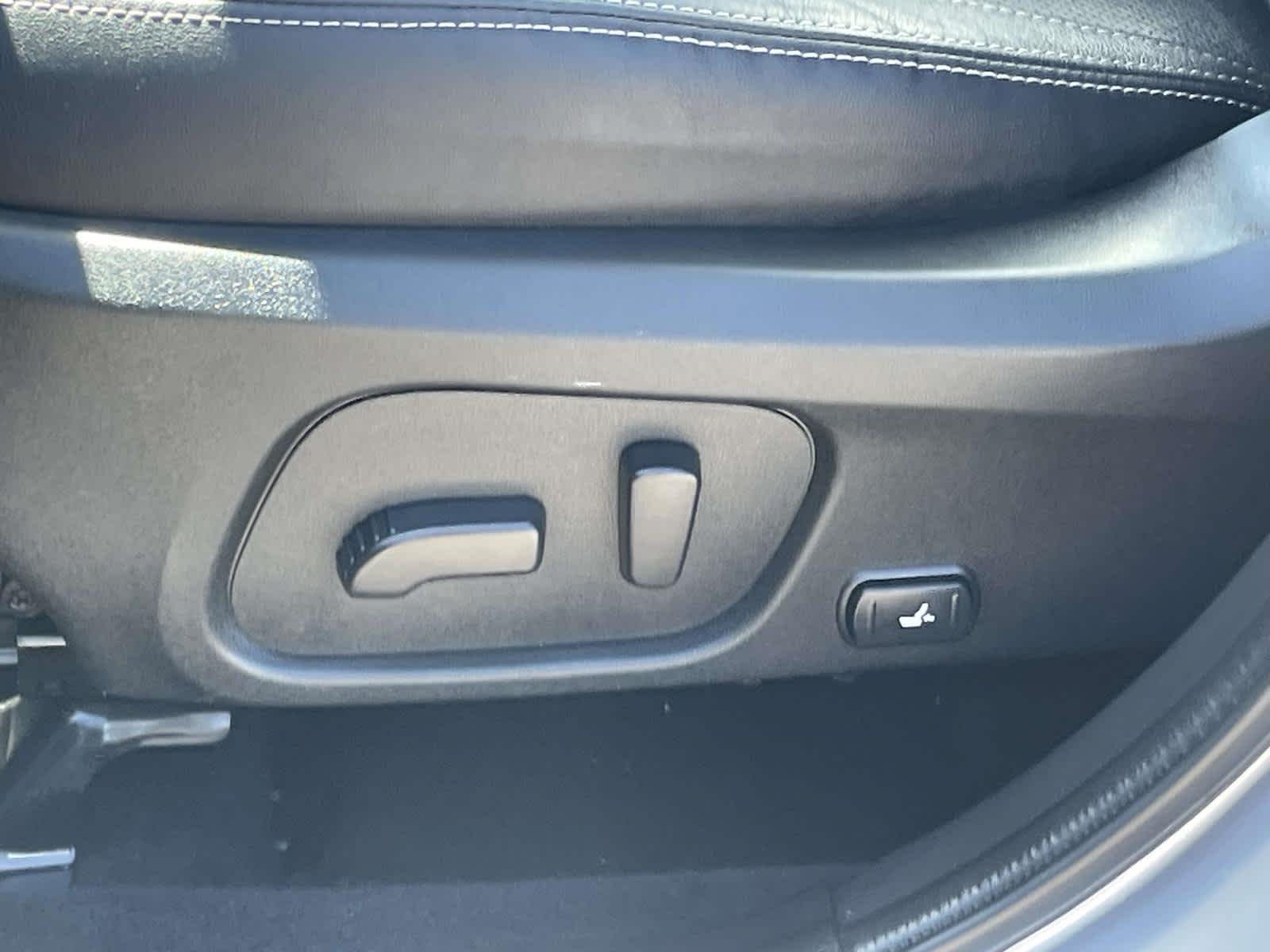 Used 2017 Ice Silver Metallic Subaru Limited image 14