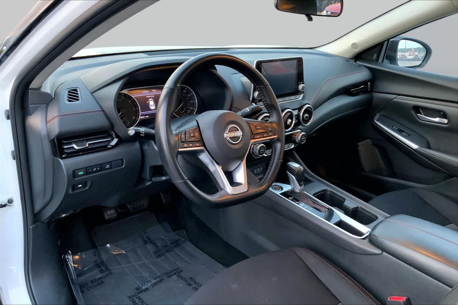 Used 2025 Aspen White Tricoat/Super Black Nissan SR image 16