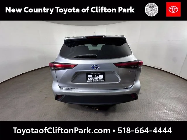 Used 2021 Silver Toyota XLE image 6