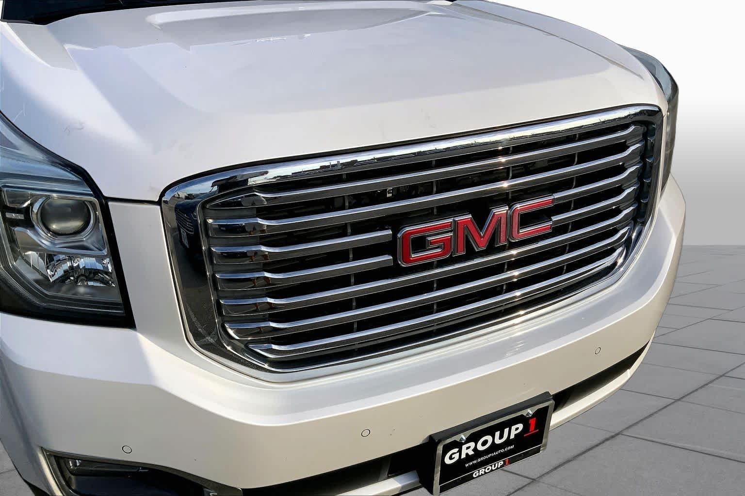 Used 2018 White Frost Tricoat GMC SLT image 30
