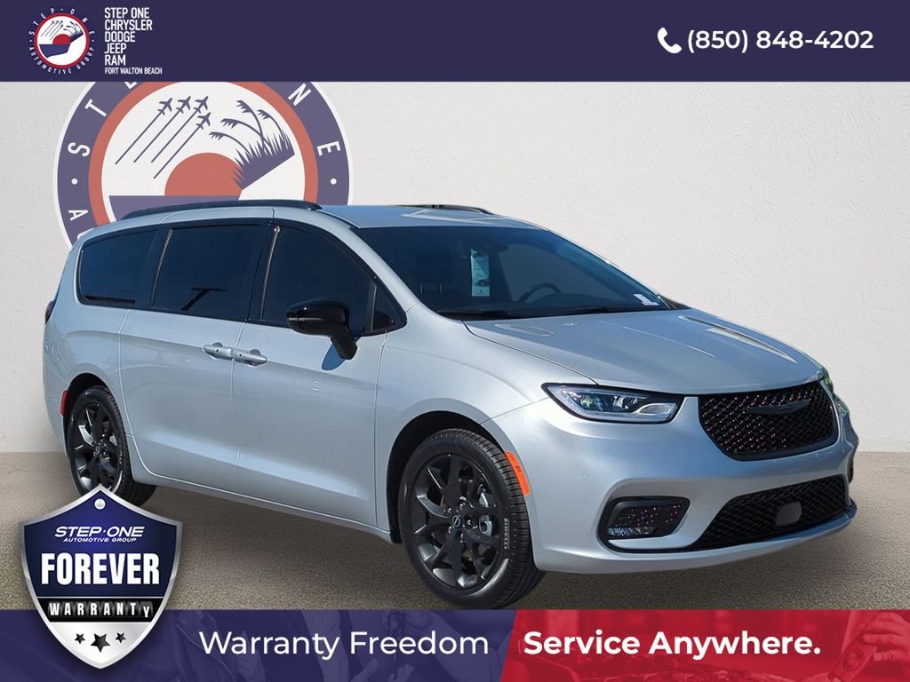 2026 Chrysler Pacifica Select's photo