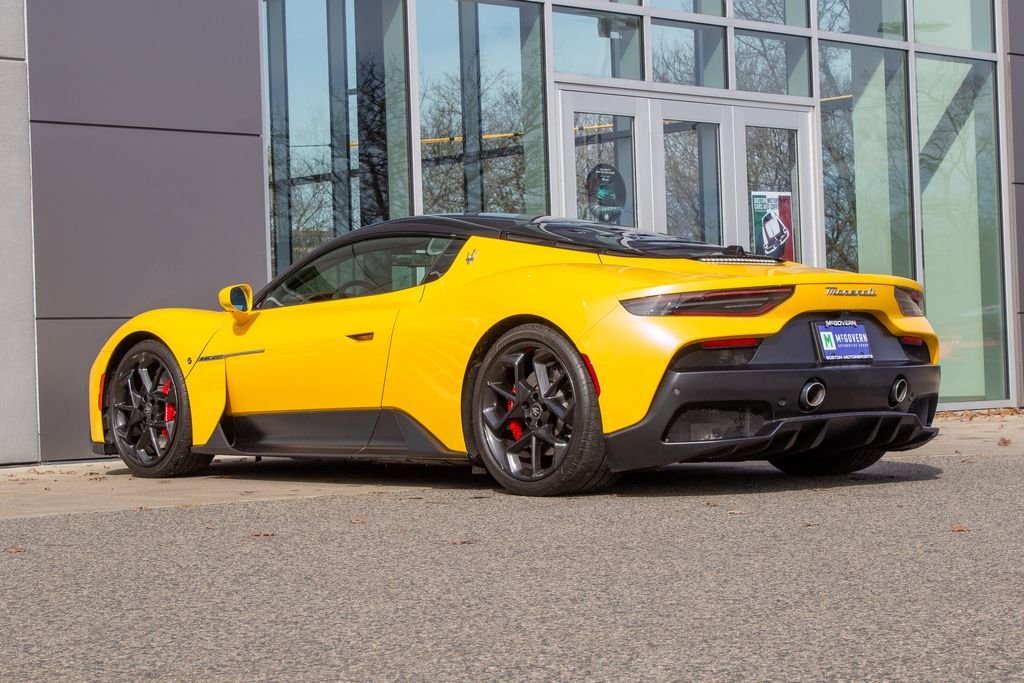 Used 2022 Yellow Maserati Base image 9