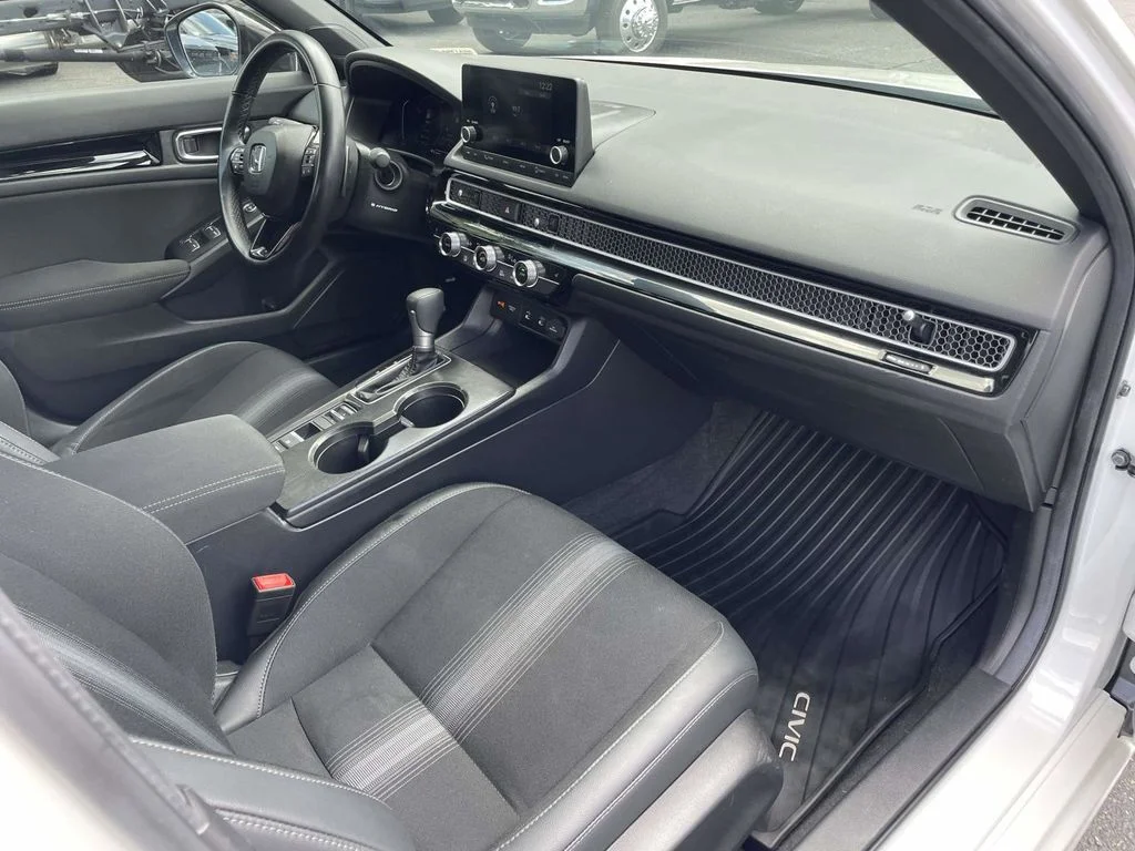 Used 2025  Honda Sport image 14