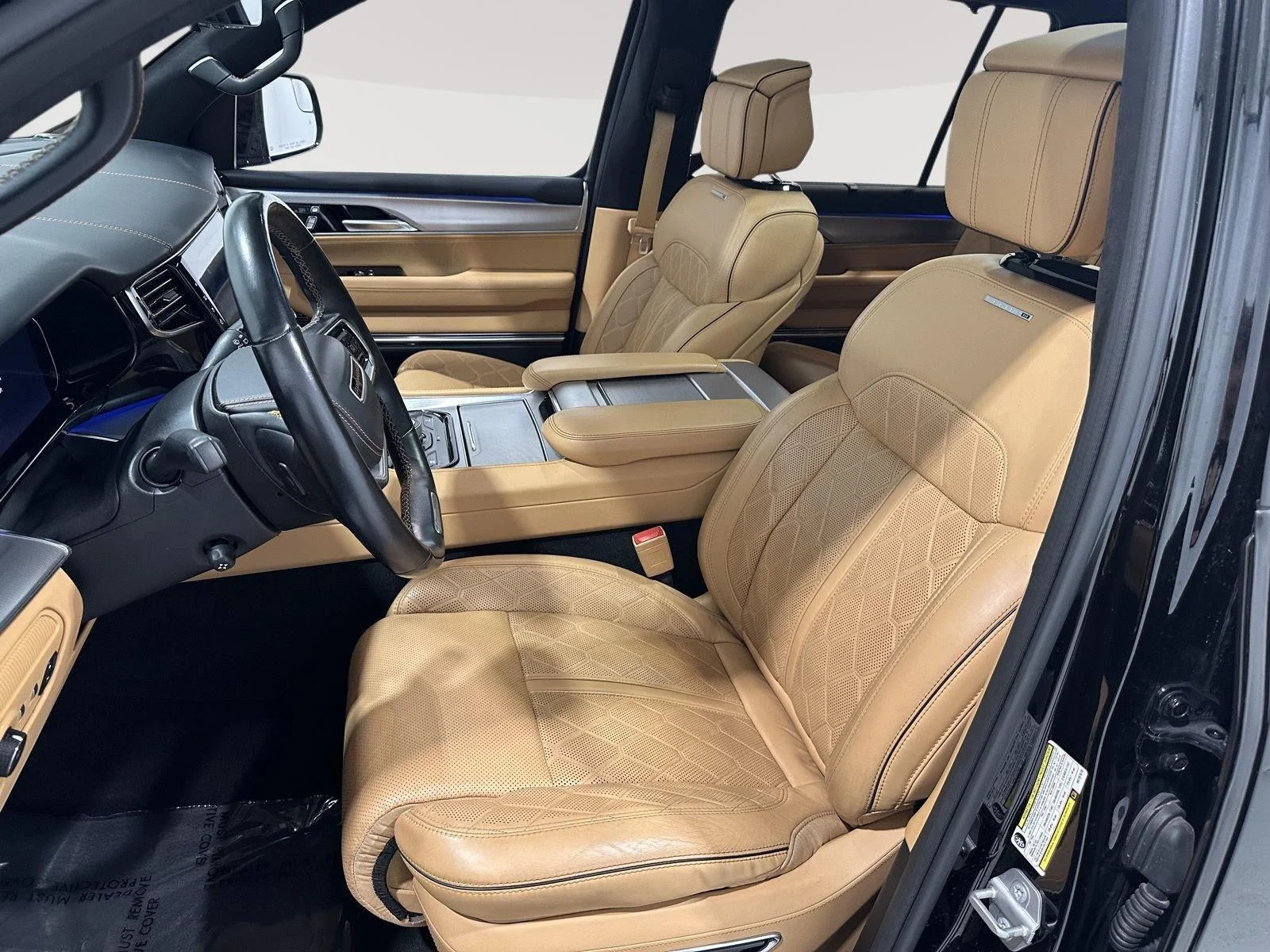 Used 2022 Diamond Black Crystal Pearl Jeep Series III image 19