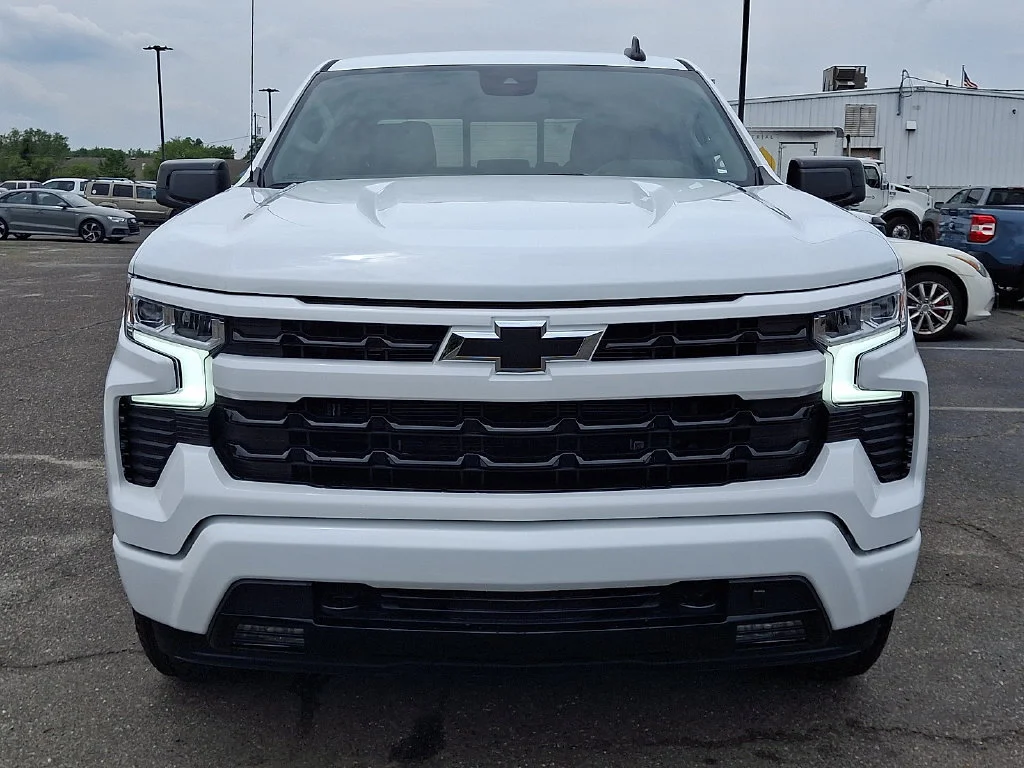 New 2026 Summit White Chevrolet RST image 2