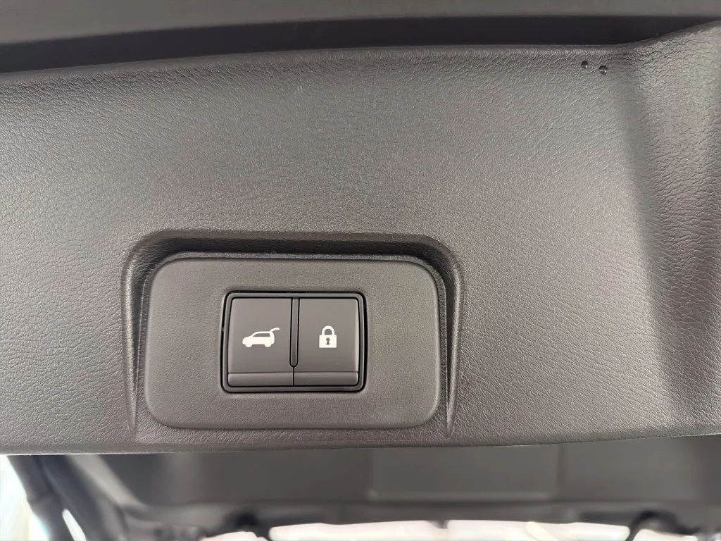 New 2027 Everest White Pearl TriCoat Nissan Dark Armor™ image 8