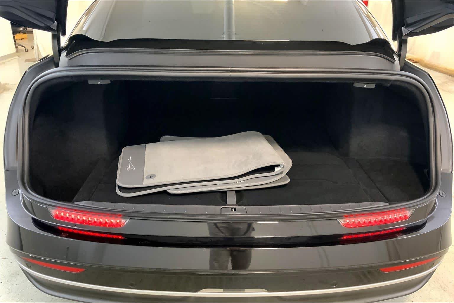 Used 2025 Quantum Grey Metallic Lucid Touring image 9