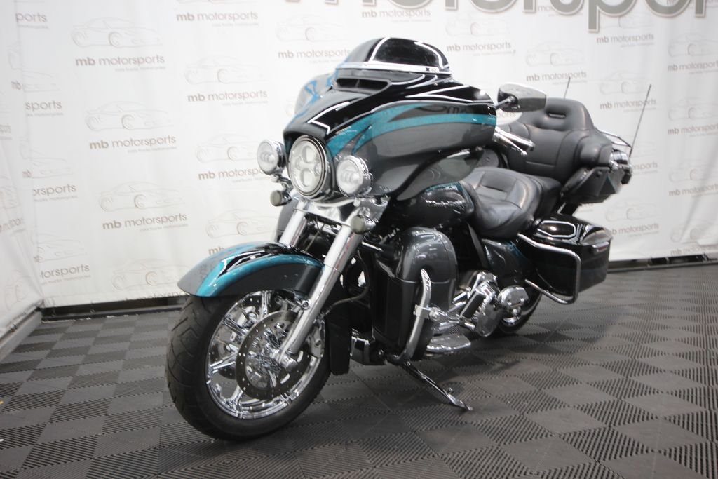 Used 2015 Gray Harley-Davidson FLHTKSE image 1
