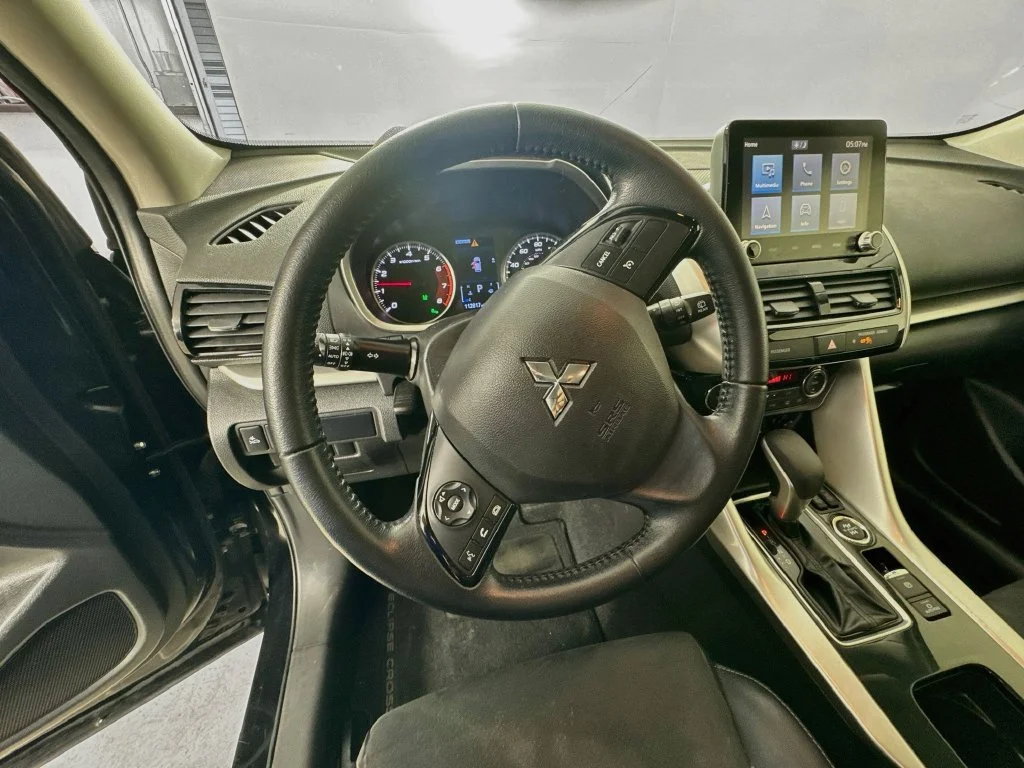 Used 2022 Labrador Black Pearl Mitsubishi SE image 12