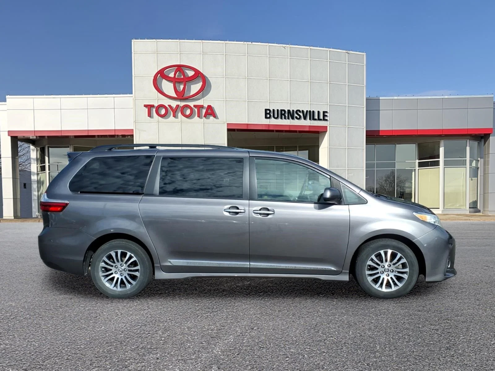Certified 2019 Toyota Sienna XLE with VIN 5TDYZ3DC7KS019532 for sale in Burnsville, Minnesota