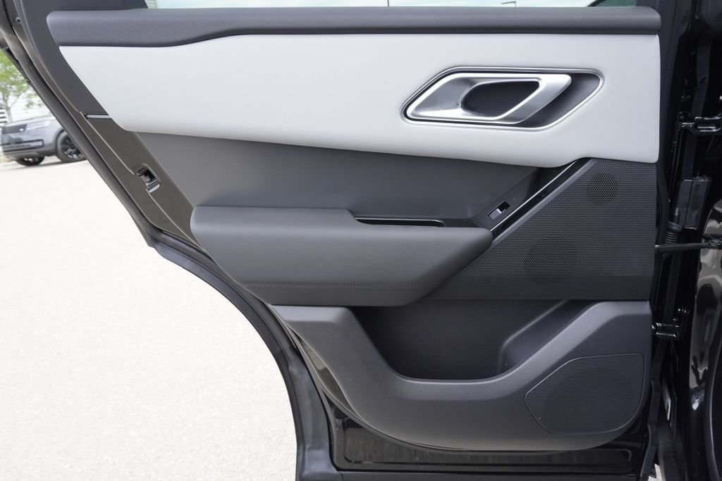 New 2026 Santorini Black Land Rover S image 28