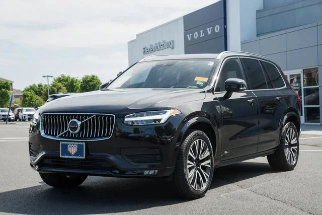 Used 2020 717 Onyx Black metallic Volvo Momentum image 3
