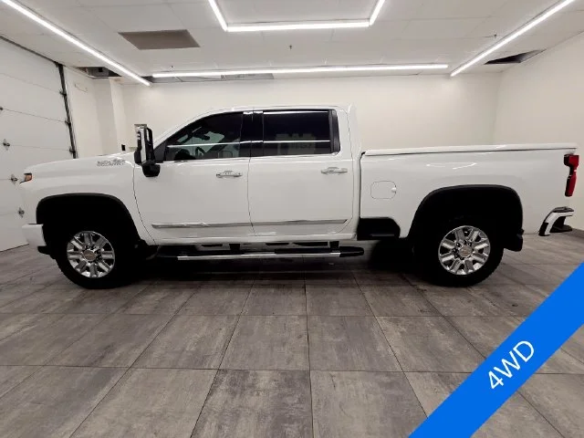Used 2024 Summit White Chevrolet High Country image 2