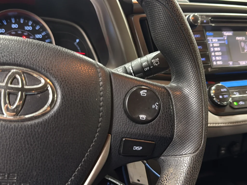 Used 2015 Red Toyota XLE image 15