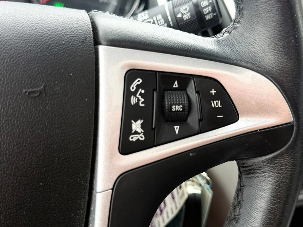 Used 2017 WHITE FROST TRICOAT GMC Denali image 43