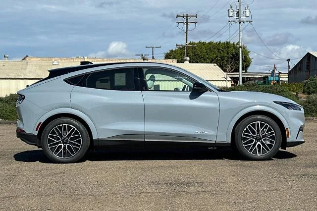 New 2026 Glacier Gray Metallic Tri-coat Ford Premium image 27