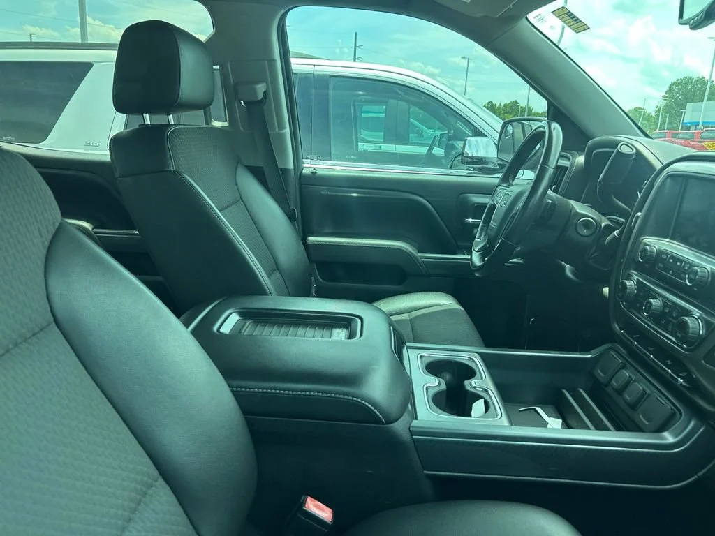 Used 2016 White GMC SLE image 9