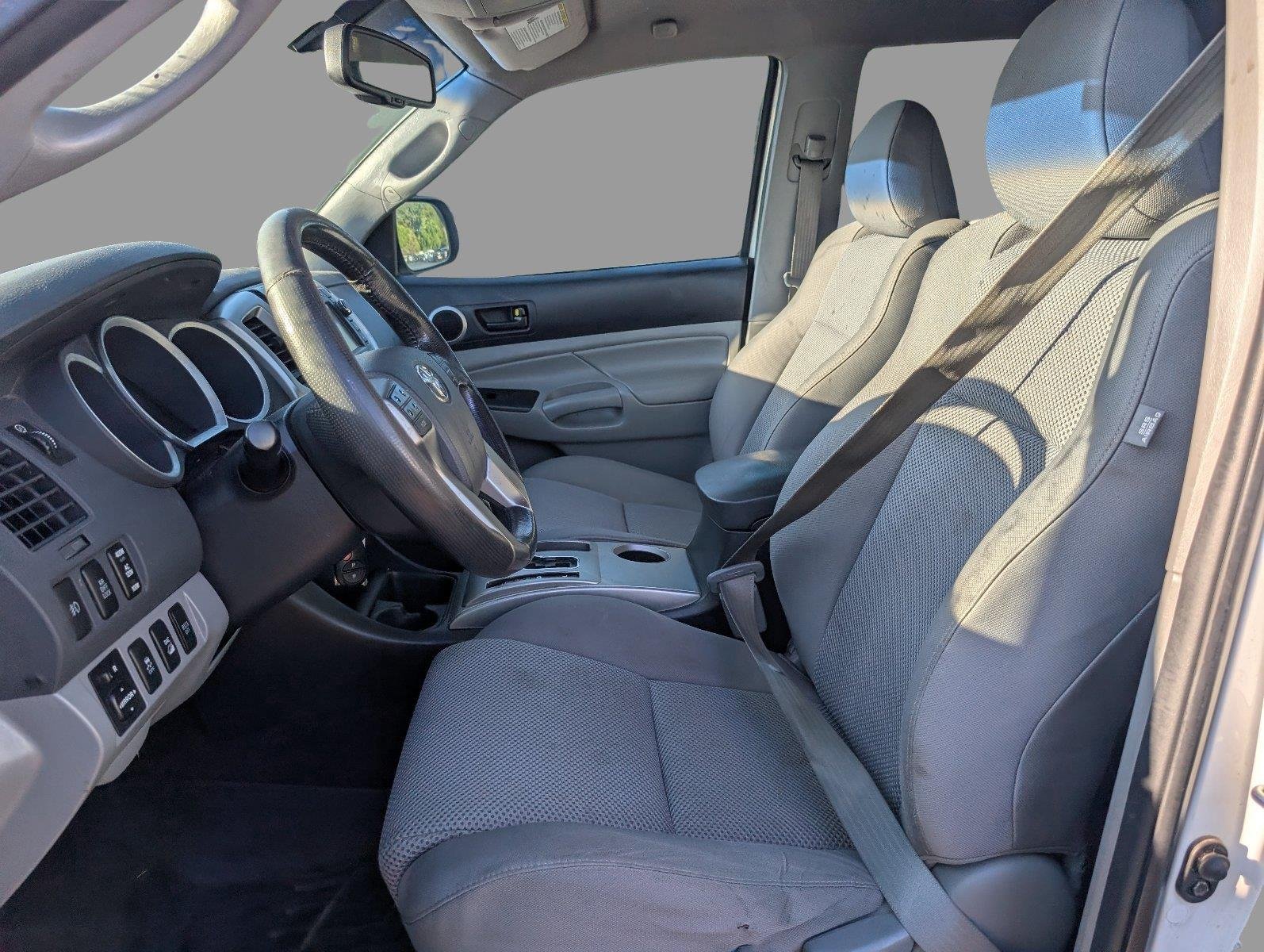 Used 2013 Super White Toyota Double Cab V6 4WD image 16