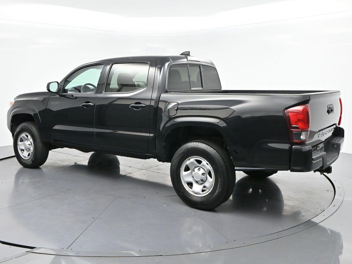 Used 2022 Midnight Black Metallic Toyota SR image 5