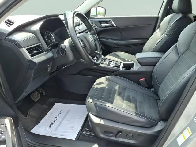 Used 2024  Mitsubishi SE image 18