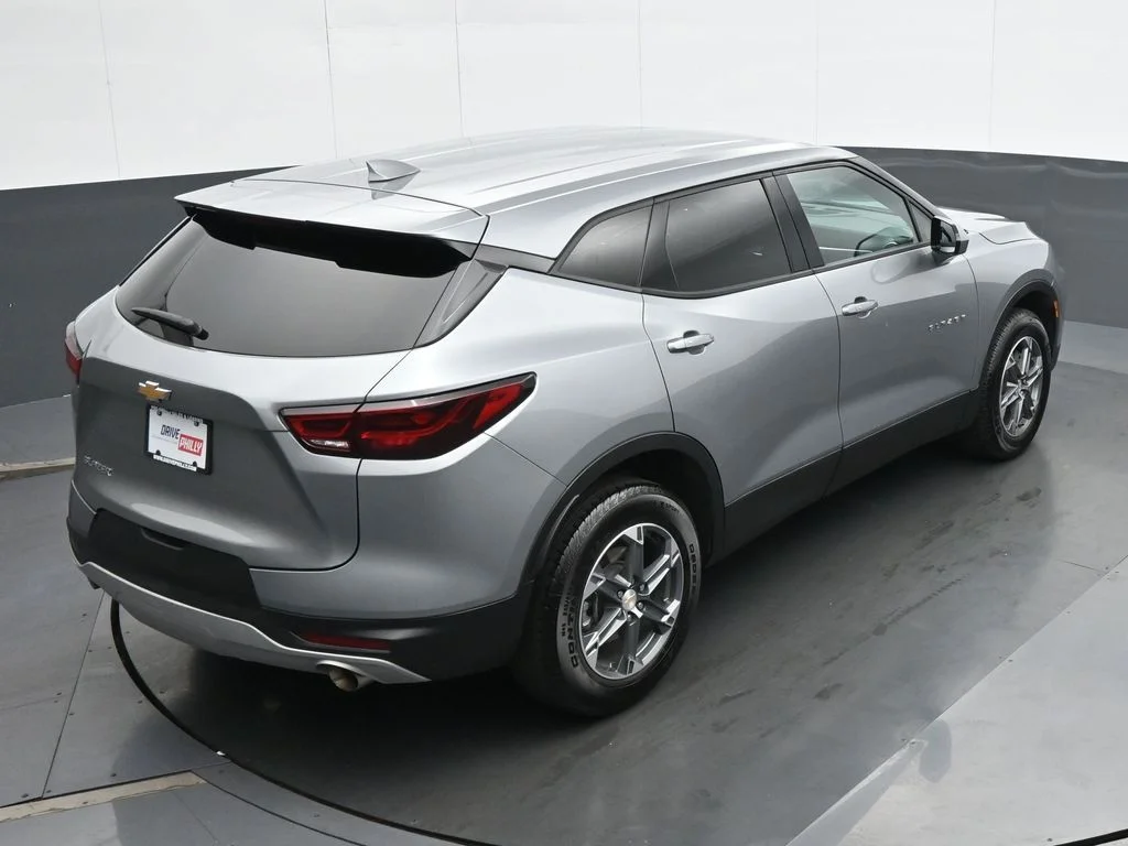 Used 2025 Gray Chevrolet LT image 21