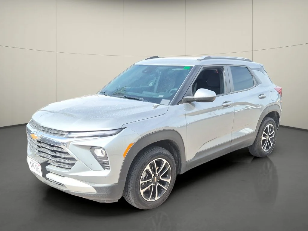 Used 2025 Gray Chevrolet LT image 3