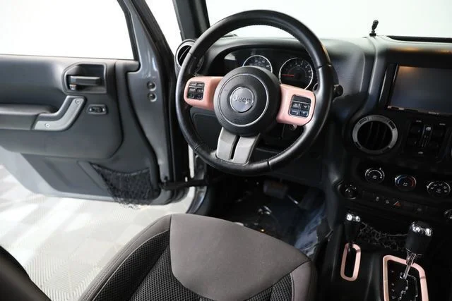 Used 2017 Silver Jeep  image 16