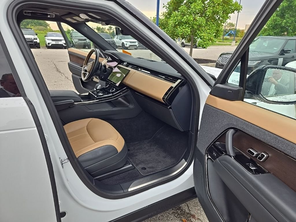 Certified Used 2023 Fuji White Land Rover SE Dynamic image 20