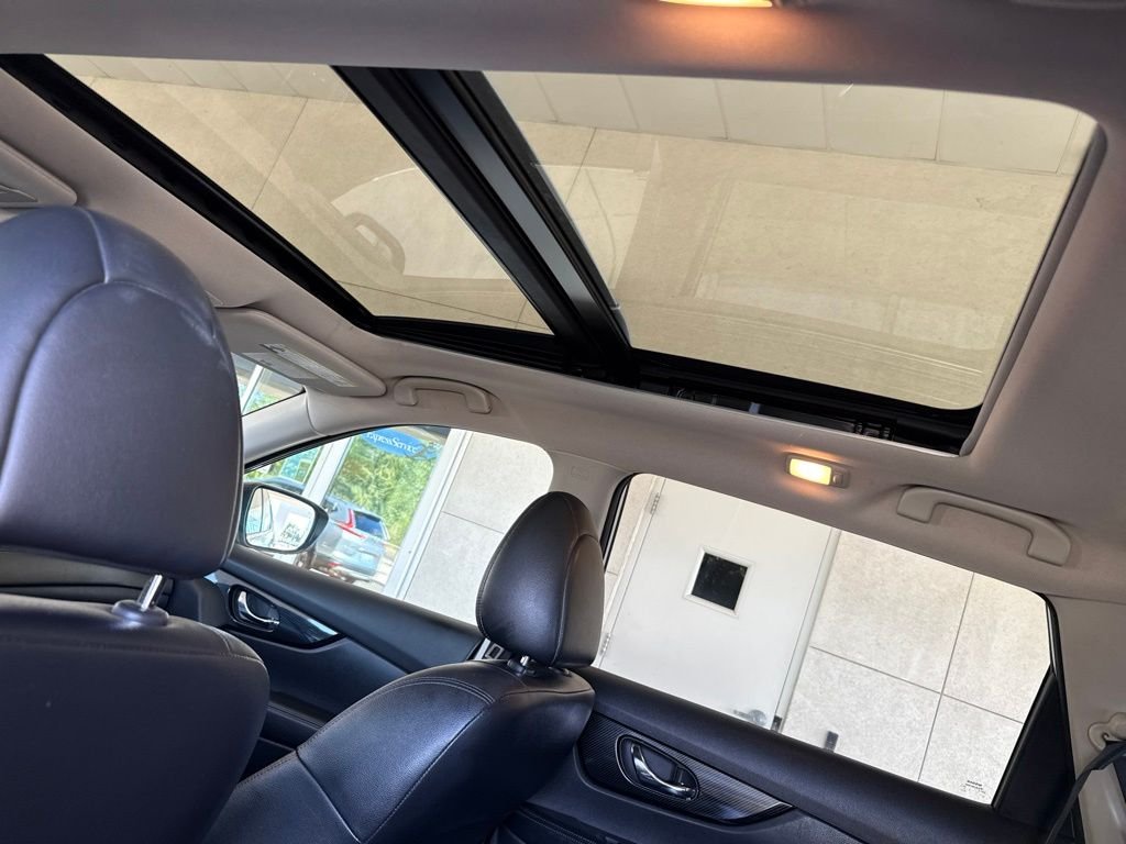 Used 2017 Brilliant Silver Nissan SL image 20