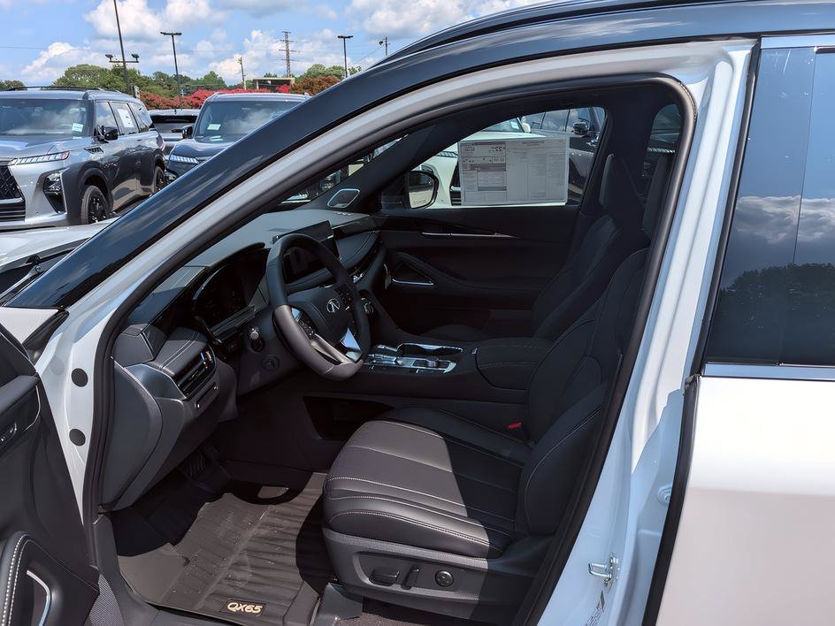 New 2027 Radiant White/Black Obsidian INFINITI SPORT image 11