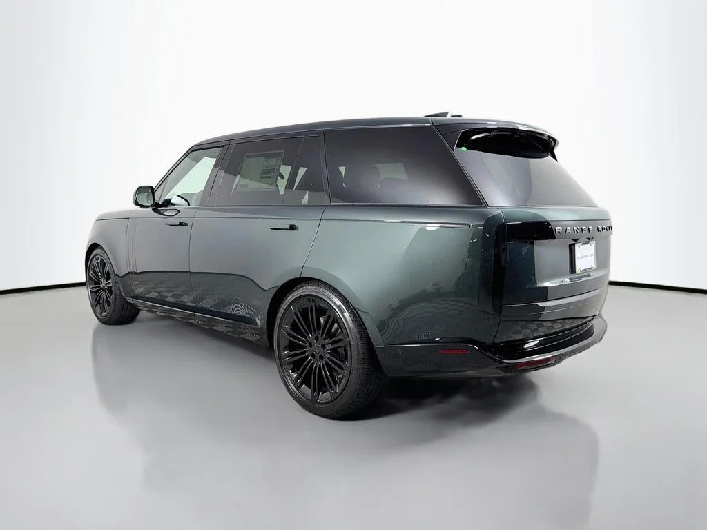 New 2026 Belgravia Green Land Rover SE 7 Seats image 7