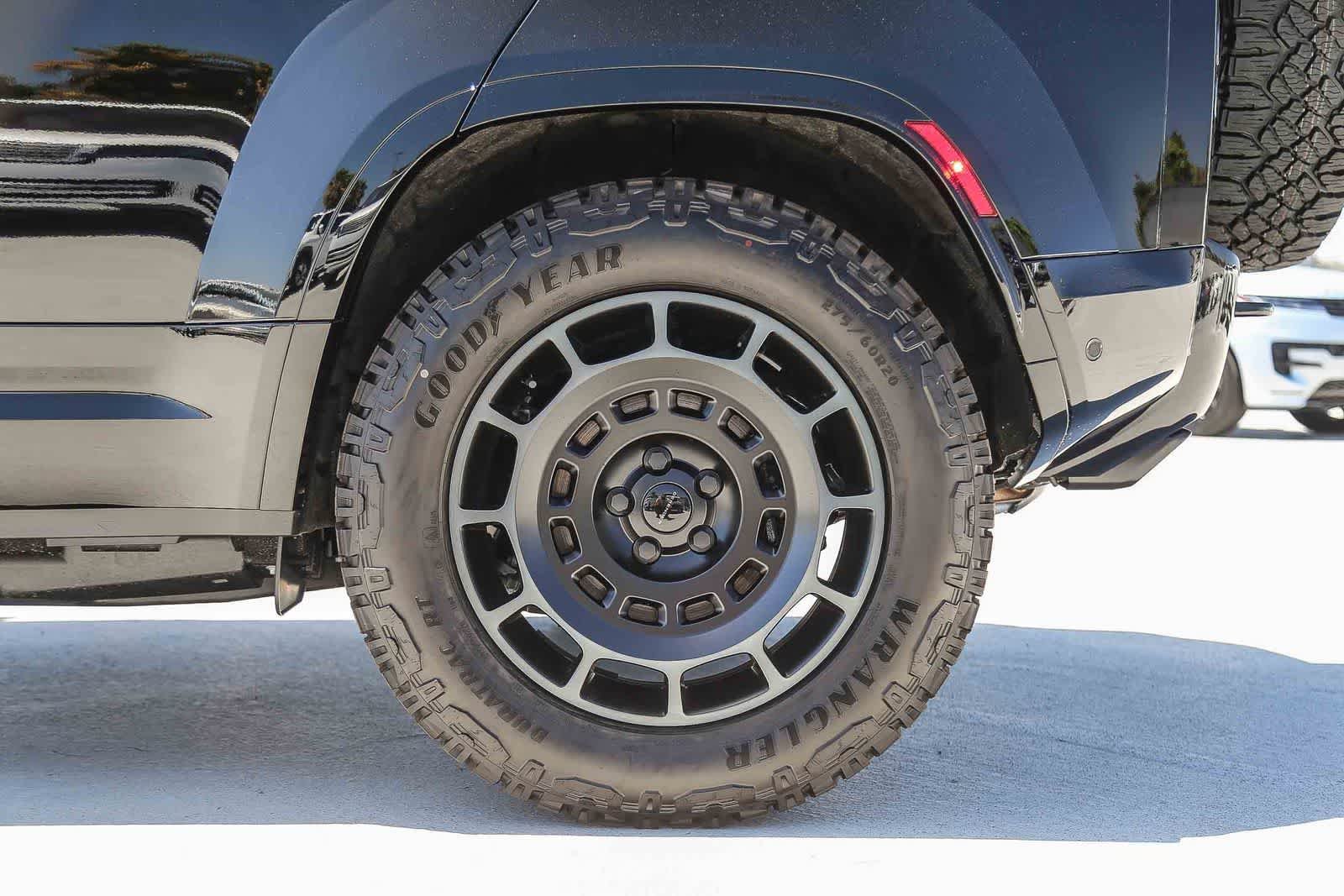 New 2026 Narvik Black Land Rover OCTA Black image 8