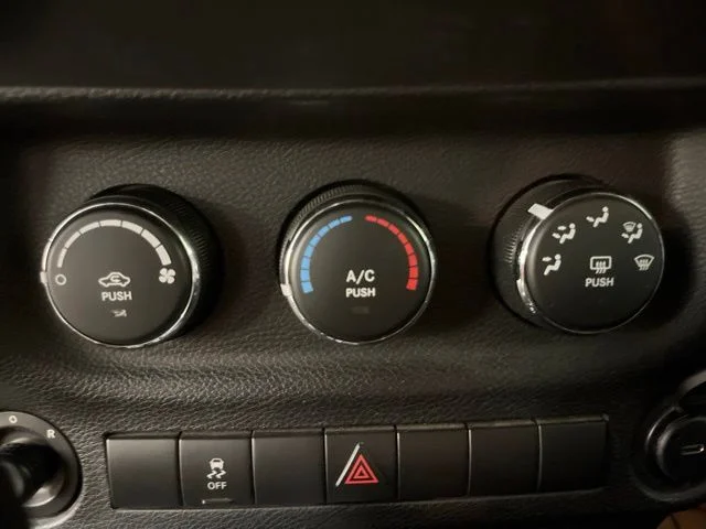 Used 2014 Billet Metallic Clearcoat Jeep Unlimited Sport image 20