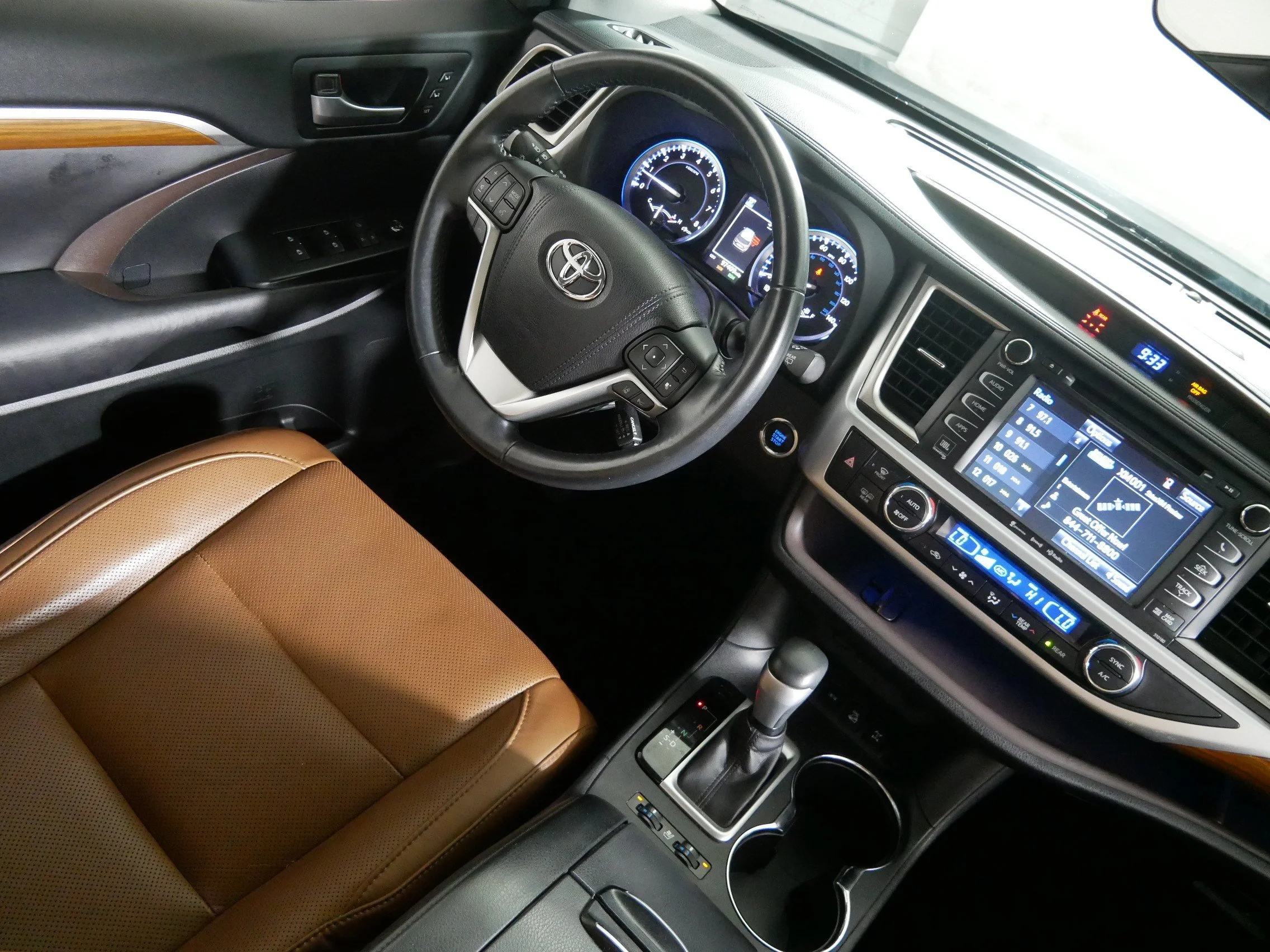 Used 2017 Midnight Black Metallic Toyota Limited image 9