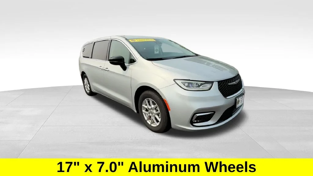 Used 2024 Silver Chrysler Touring L image 4