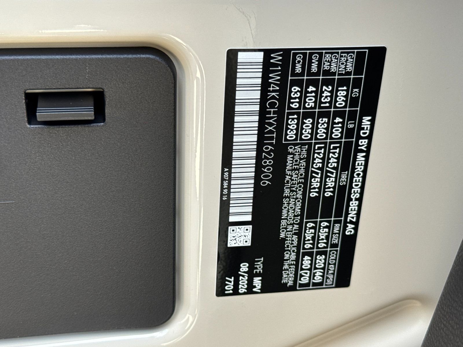 New 2026 Pebble Grey Mercedes-Benz Crew 170 WB image 28