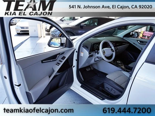 Certified Used 2023 White Kia Wave image 38