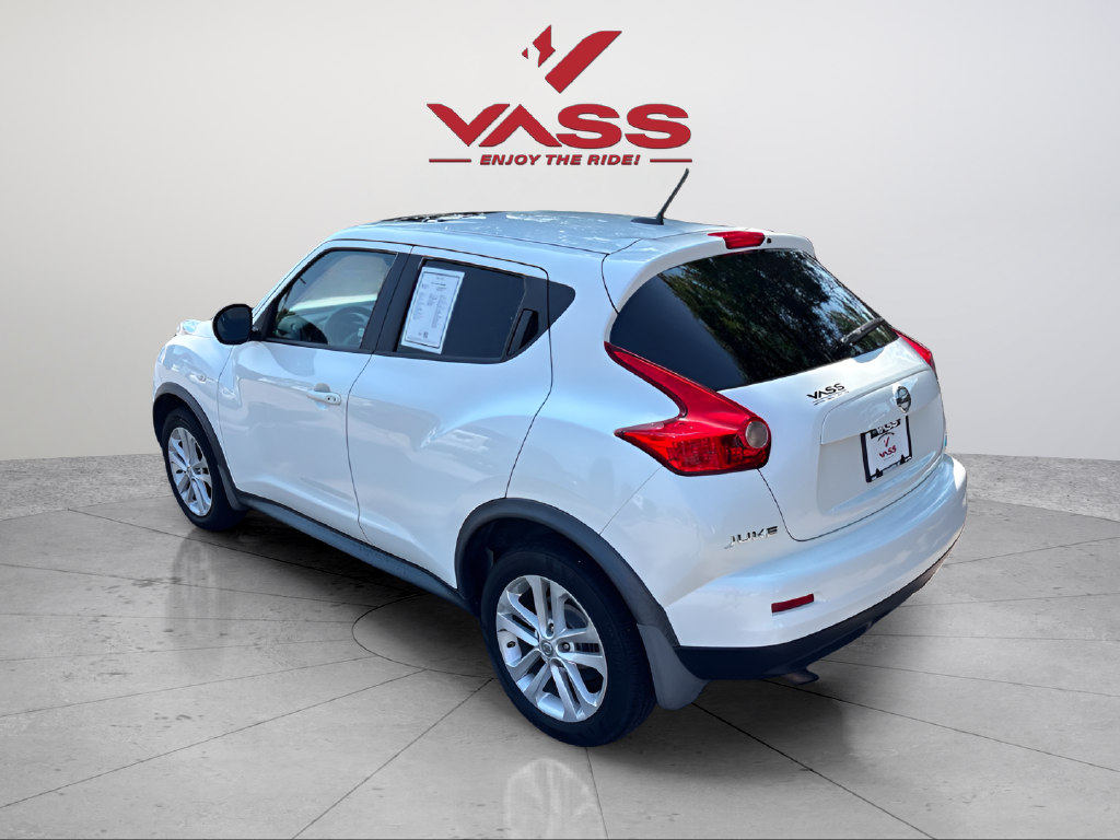 Used 2013 White Nissan SL image 3