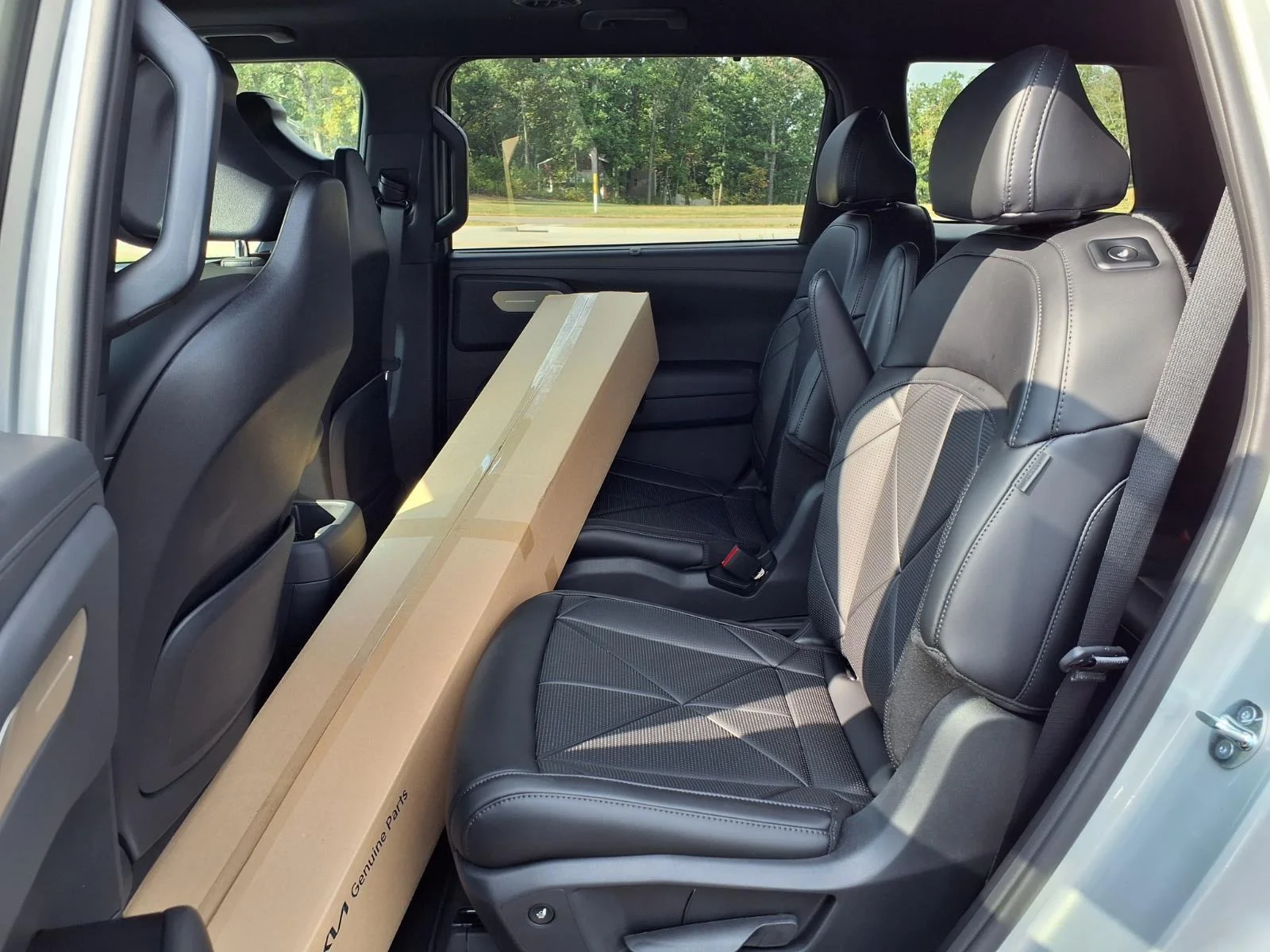 New 2027 Ivory Silver Kia EX image 15
