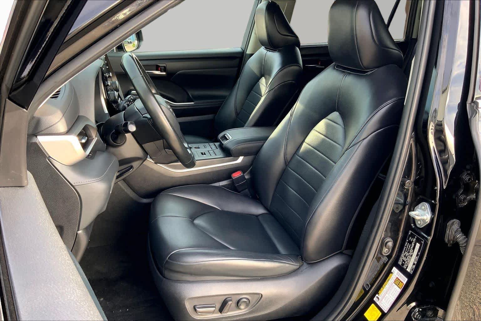 Used 2022 Midnight Black Metallic Toyota XLE image 6
