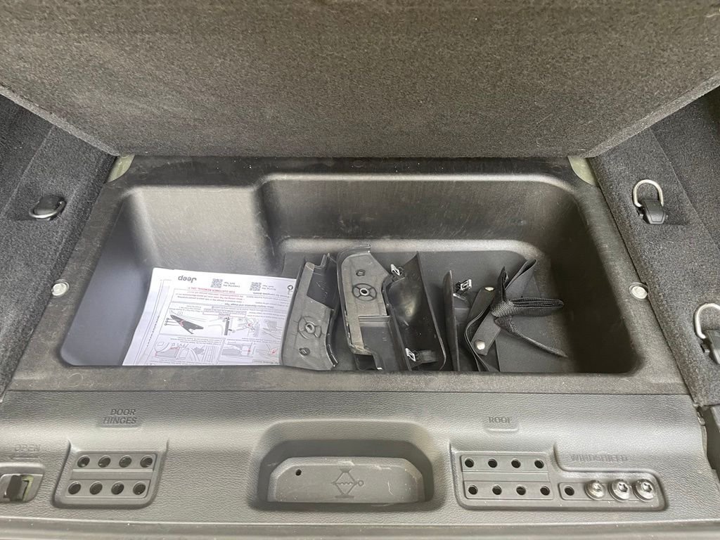 Used 2021 Sarge Green Clearcoat Jeep Unlimited Sahara image 9