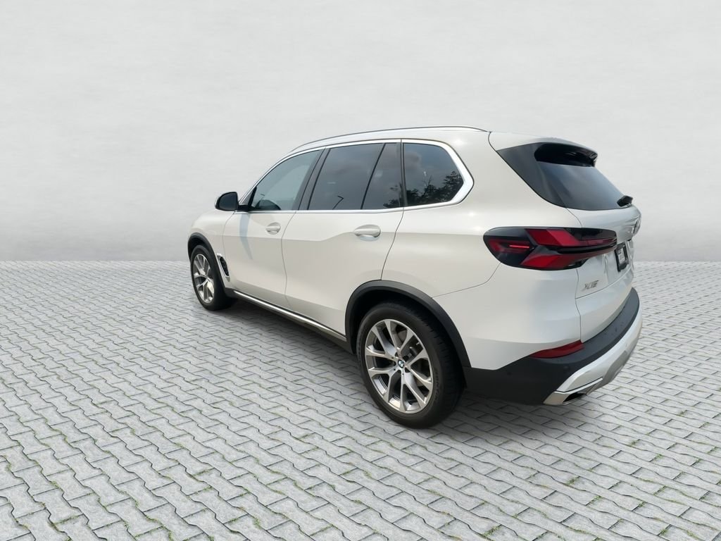 Used 2024 White BMW xDrive40i image 6