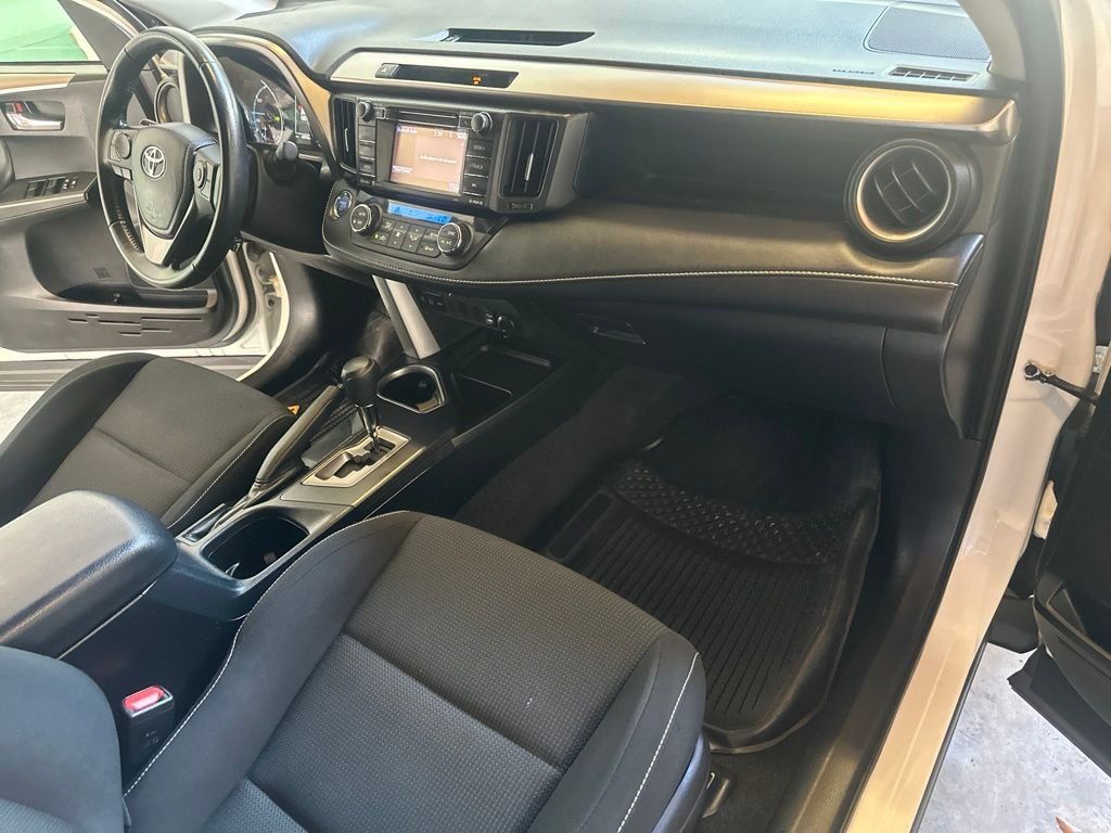 Used 2016 White Toyota XLE image 30