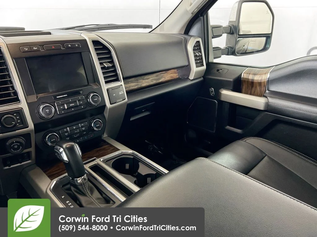 Used 2020 Magnetic Metallic Ford Lariat image 26