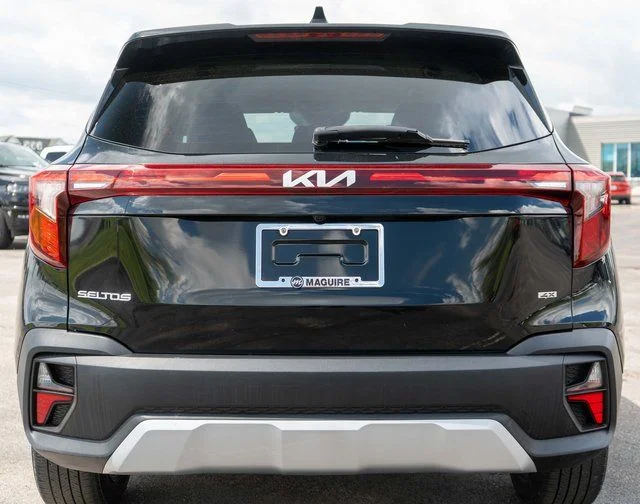 Used 2024 Black Kia LX image 7