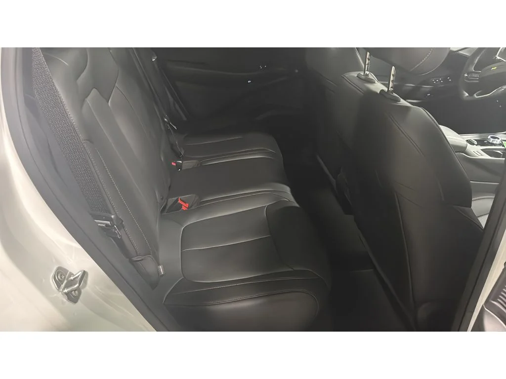 New 2026 Bright White Clear-Coat Exterior Paint Jeep Limited image 30