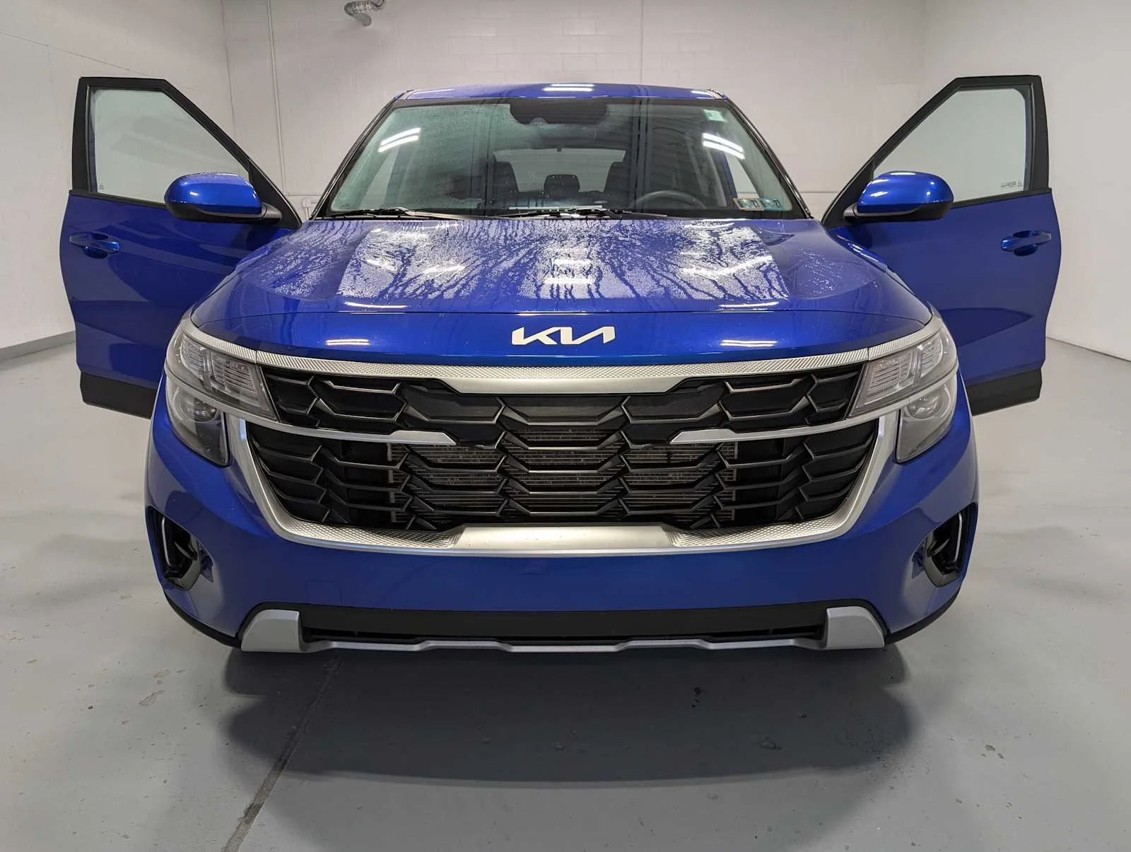 Certified Used 2024 Neptune Blue Kia LX image 15